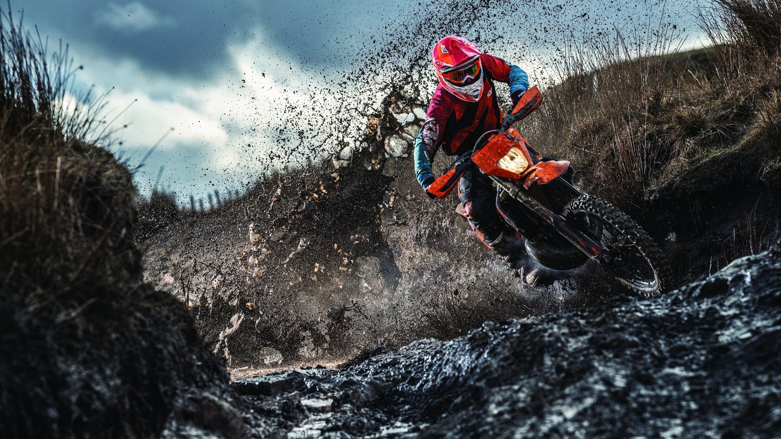 开云APP-球场外的话题：球员生活点滴分享，球员对球场上所发生的事实问题